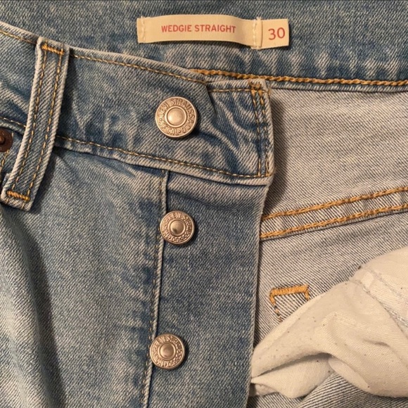 Levi’s Wedgie Straight Distressed Jeans - Picture 6 of 9